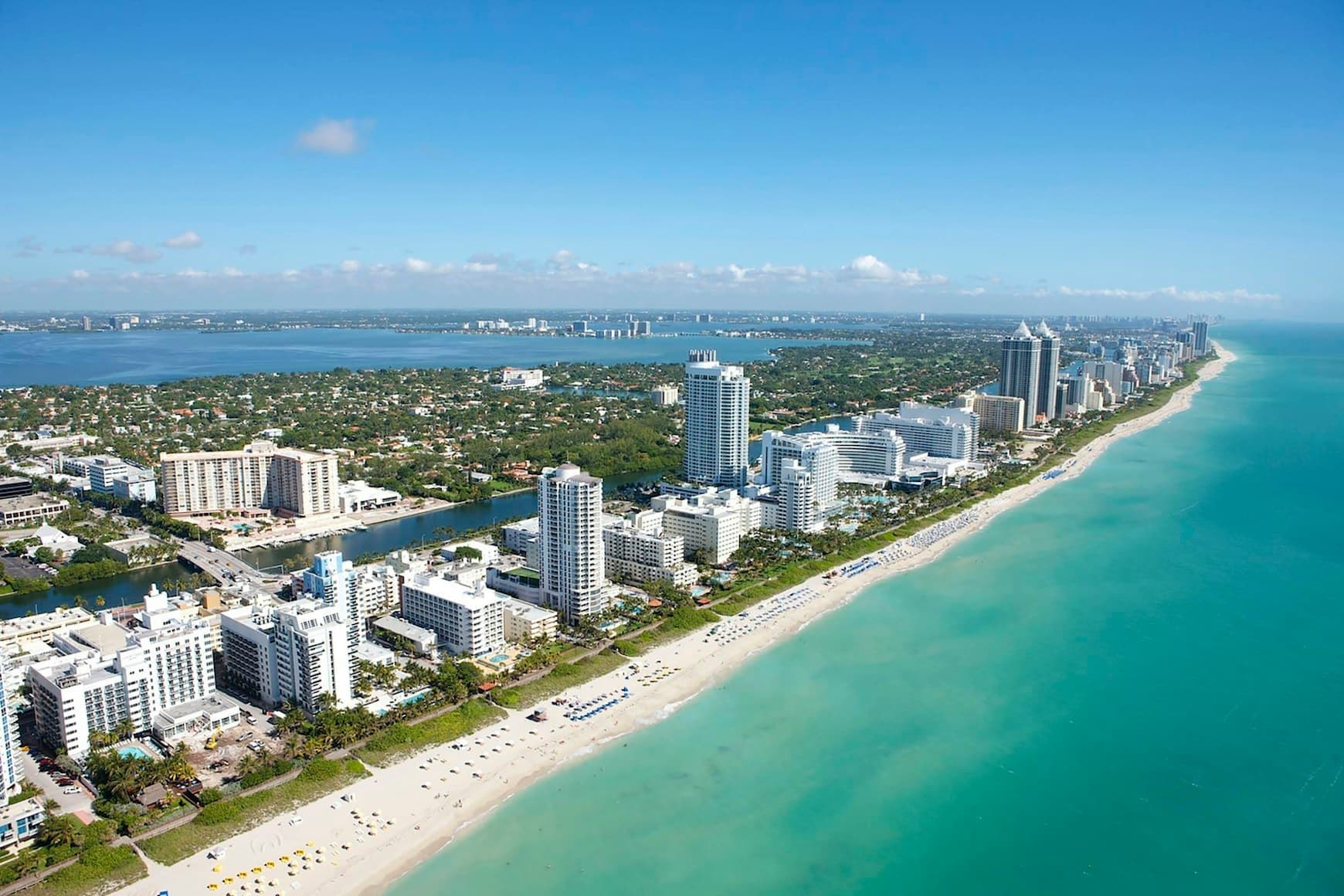 Miami — vista aérea da South Beach com mar turquesa e hotéis